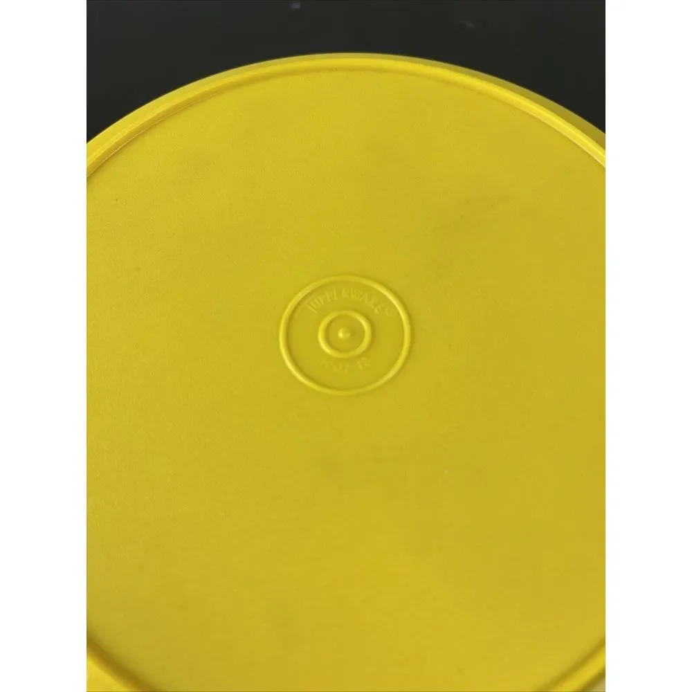 Tupperware vintage serve